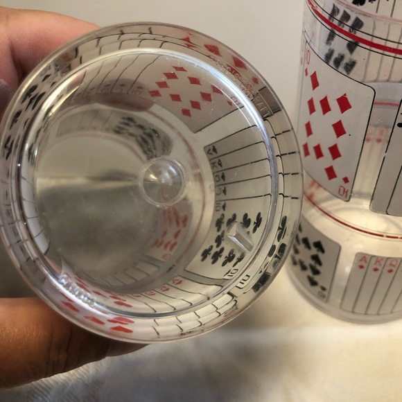6 Plastic Playing Card Poker Cups we’ll used - Picture 6 of 14